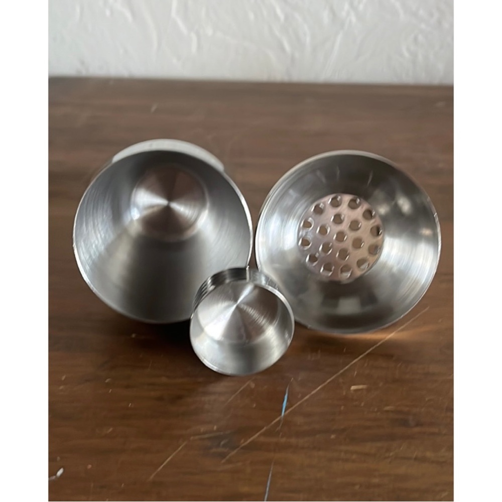 🍸Small Stainless Steel Silver Cocktail Mocktails Drinks Shaker Bar Accessory🍸 - Picture 4 of 4